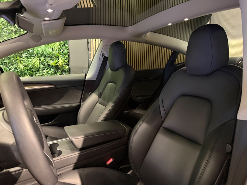 Tesla Model 3 RWD 4d