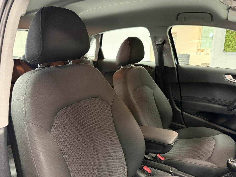 Audi A1 1,6 TDi 90 Attraction 3d