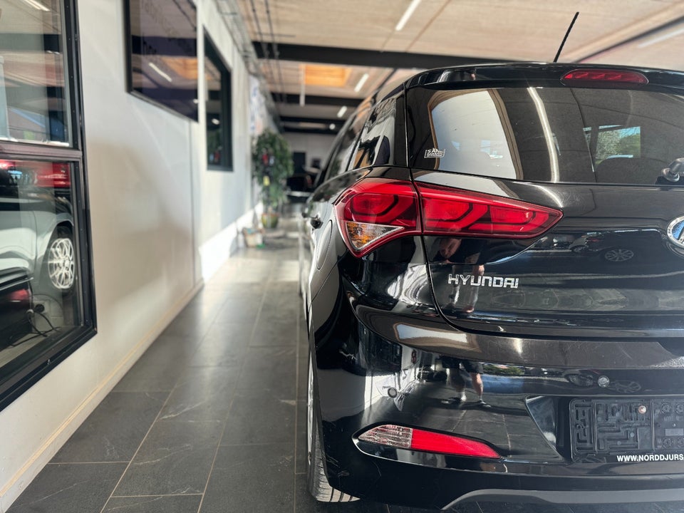 Hyundai i20 1,25 EM-Edition 5d