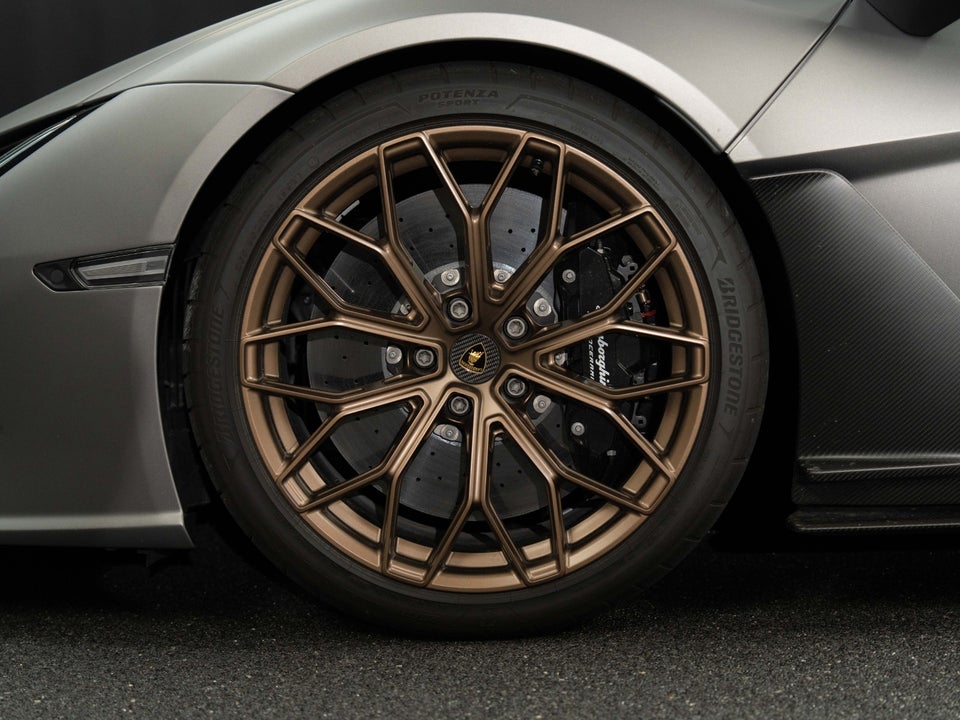 Lamborghini Revuelto 6,5  2d