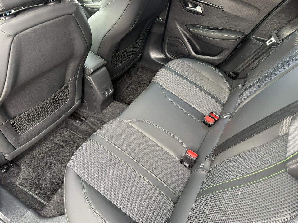 Peugeot e-208 50 GT 5d