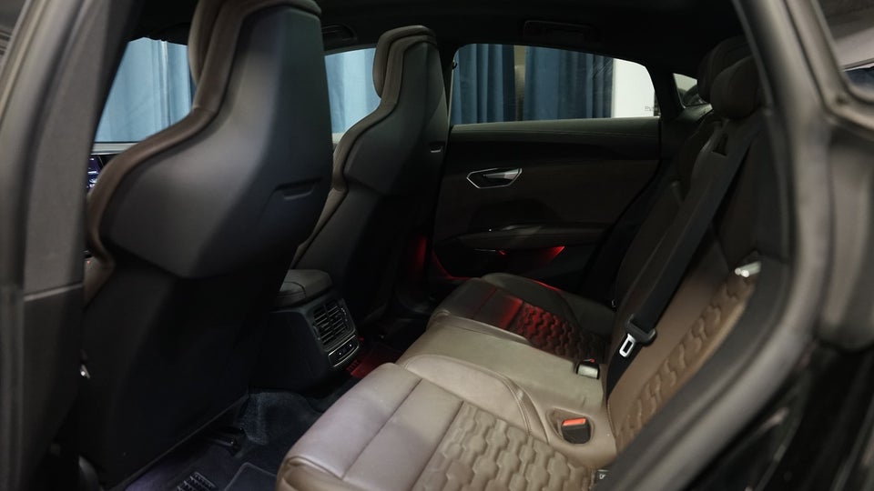 Audi e-tron GT quattro 4d