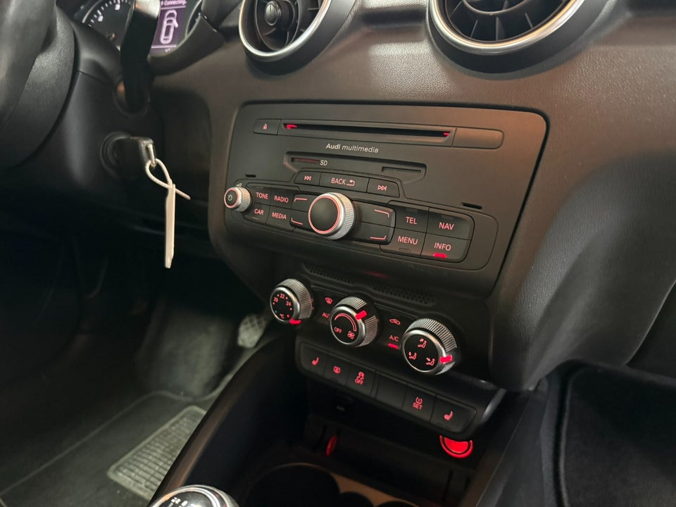 Audi A1 1,6 TDi 90 Attraction 3d