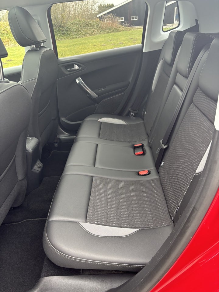 Peugeot 2008 1,5 BlueHDi 100 Allure Sky 5d