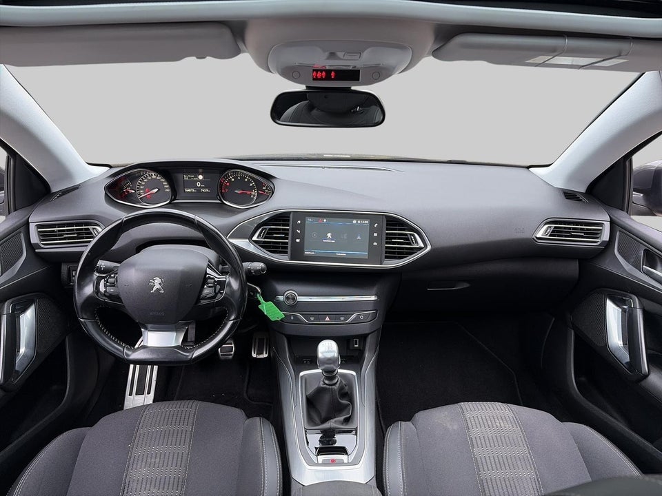 Peugeot 308 1,2 e-THP 130 Allure Sky SW 5d