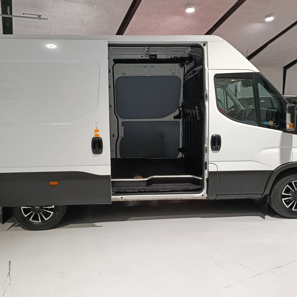 Iveco Daily 2,3 35S16 12m³ Van AG8