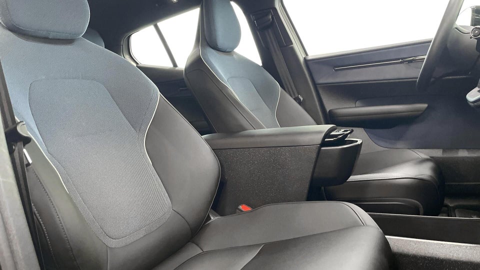 Volvo EX30 Extended Range Plus 5d