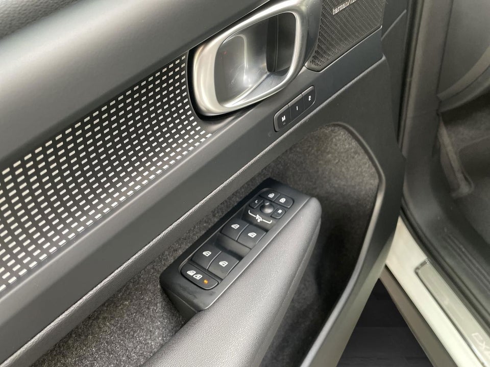 Volvo EX40 Extended Range Black Edition 5d