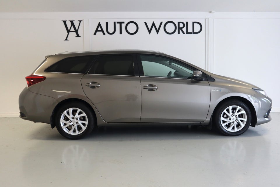 Toyota Auris 1,8 Hybrid H2 Comfort Touring Sports CVT 5d