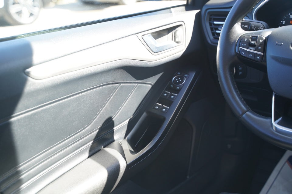 Ford Focus 1,0 EcoBoost Active Business stc. 5d