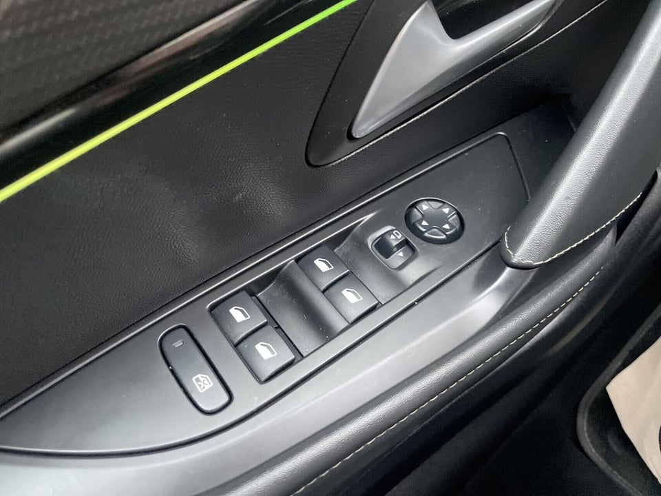 Peugeot e-208 50 GT Pack 5d