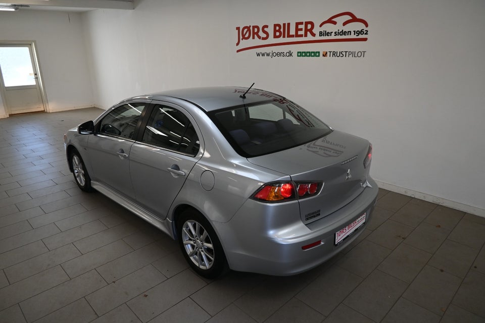 Mitsubishi Lancer 1,6 Invite SportSedan 4d