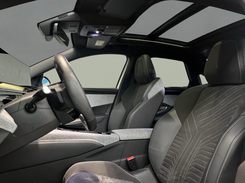 Peugeot e-3008 77 GT Pack 5d