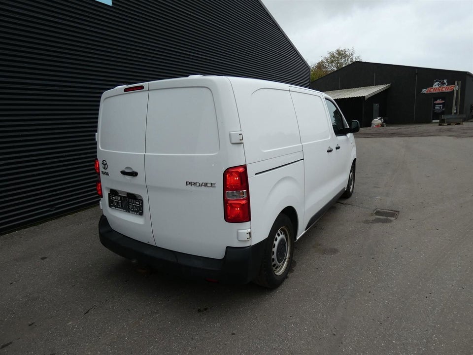 Toyota ProAce 1,6 D 95 Medium Base 5d