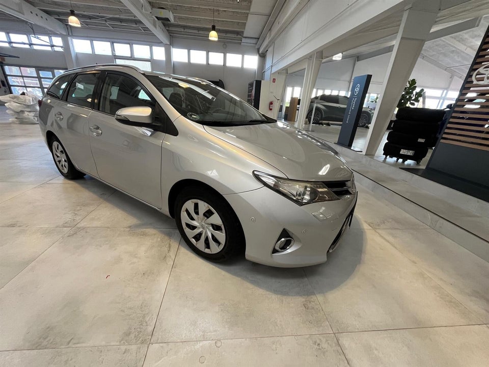 Toyota Auris 1,6 T2+ Touring Sports 5d