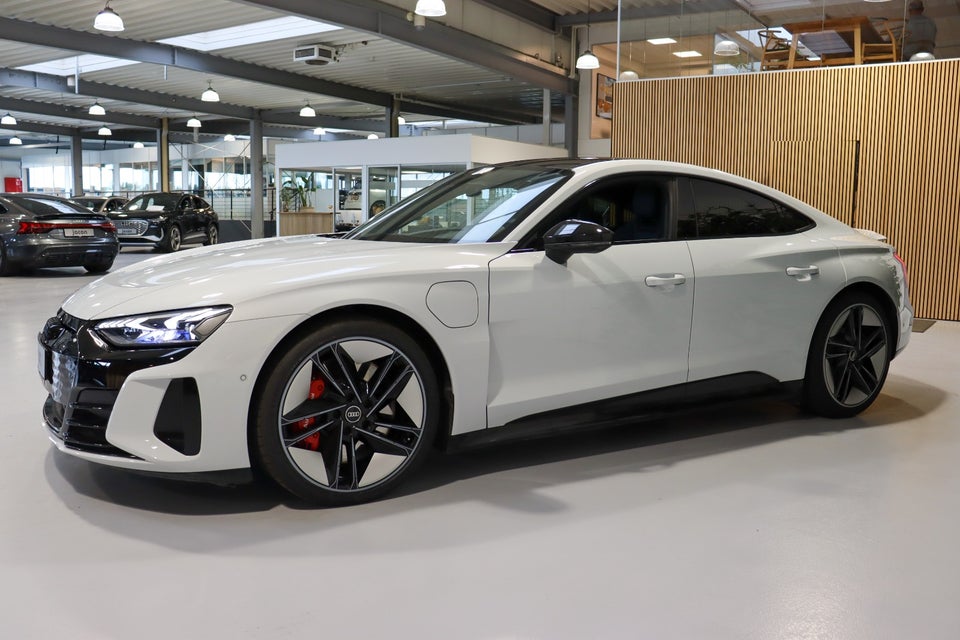 Audi e-tron GT quattro 4d