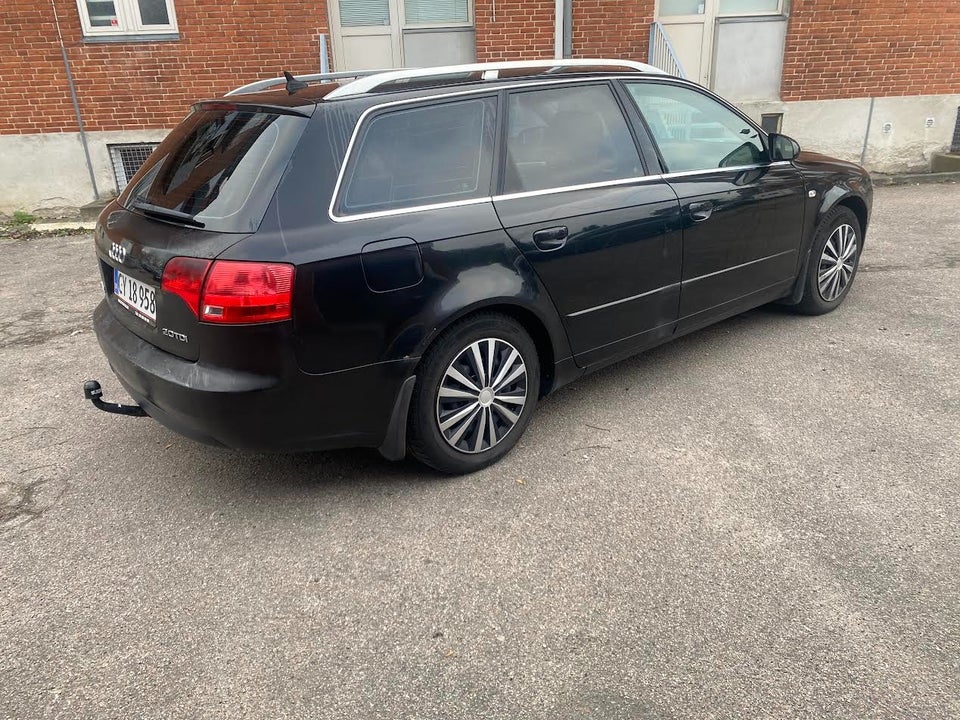 Audi A4 2,0 TDi 140 Avant Multitr. 5d