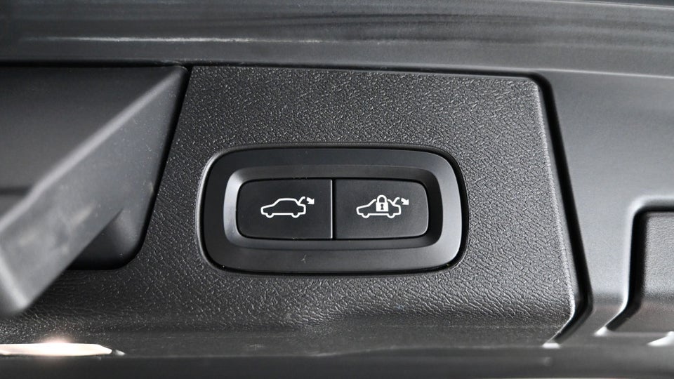 Volvo XC60 2,0 T8 ReCharge Inscription aut. AWD 5d