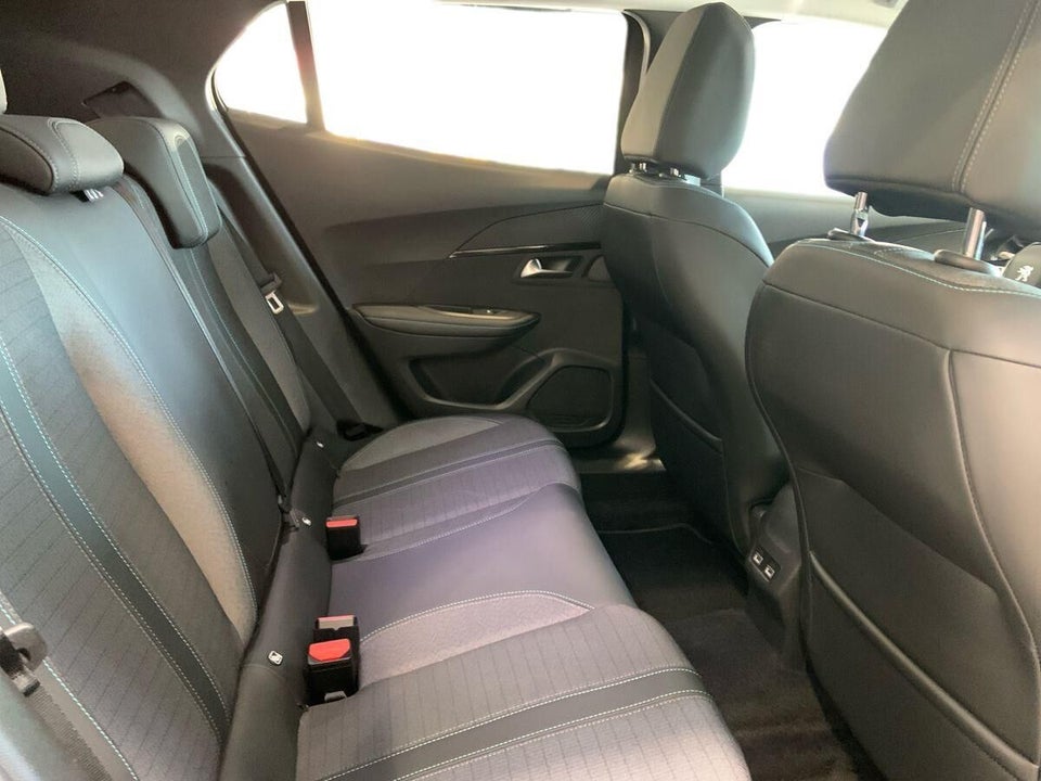 Peugeot 2008 1,2 PureTech 130 Selection Tech EAT8 5d