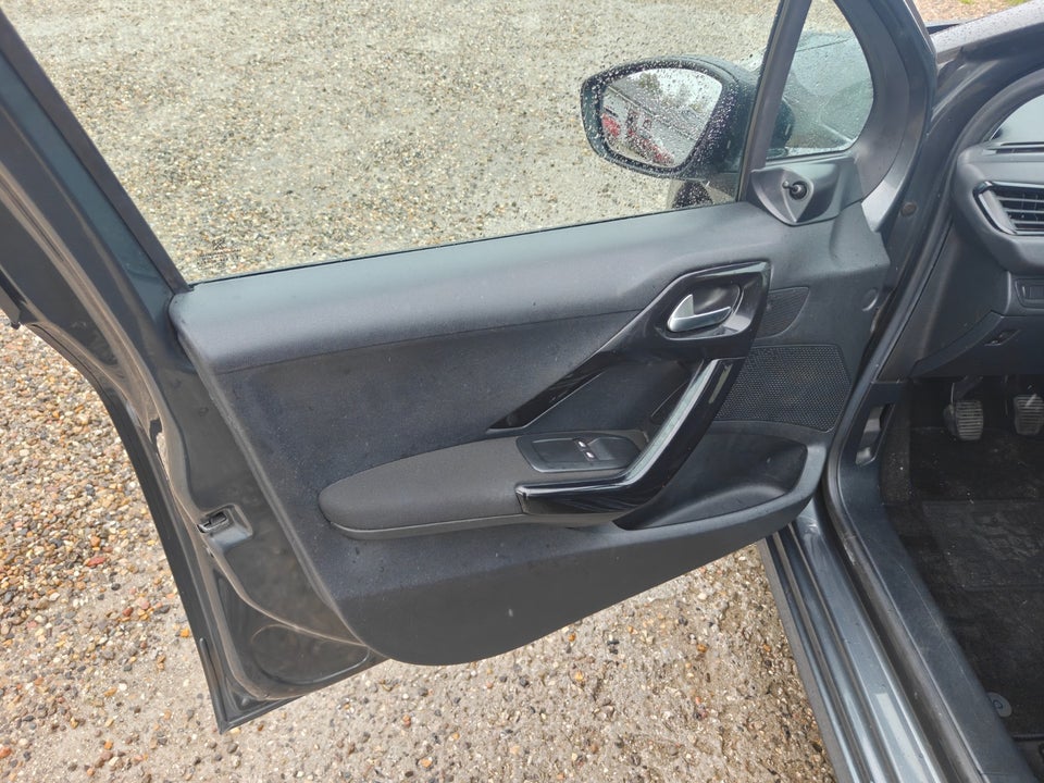 Peugeot 208 1,0 VTi Active 5d