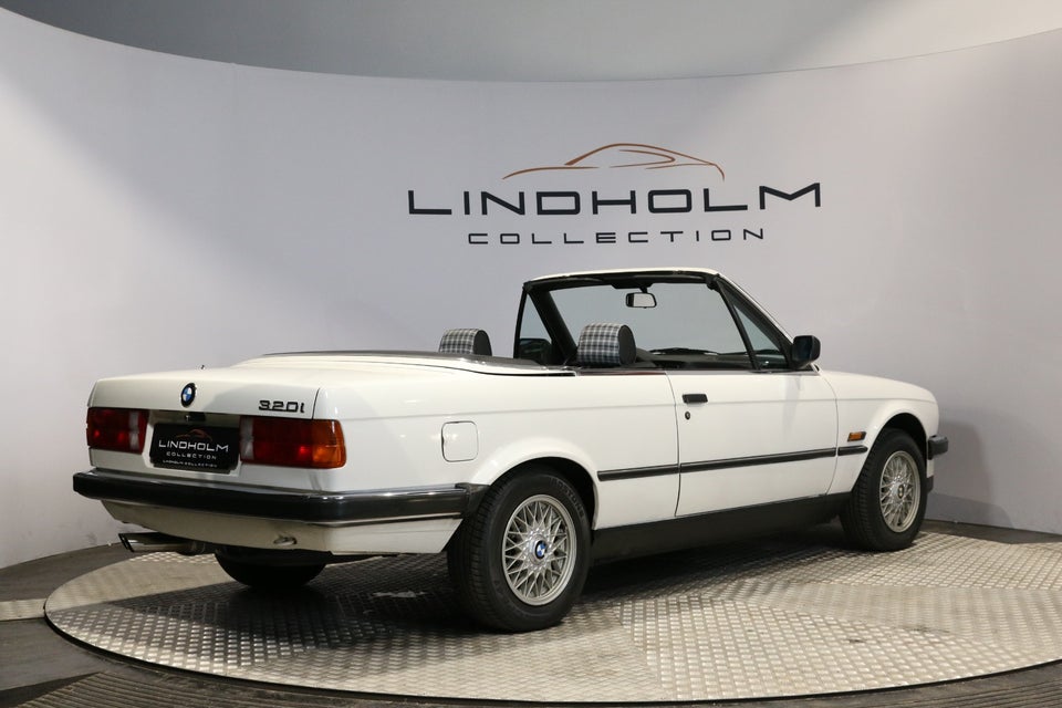 BMW 320i 2,0 Cabriolet 2d