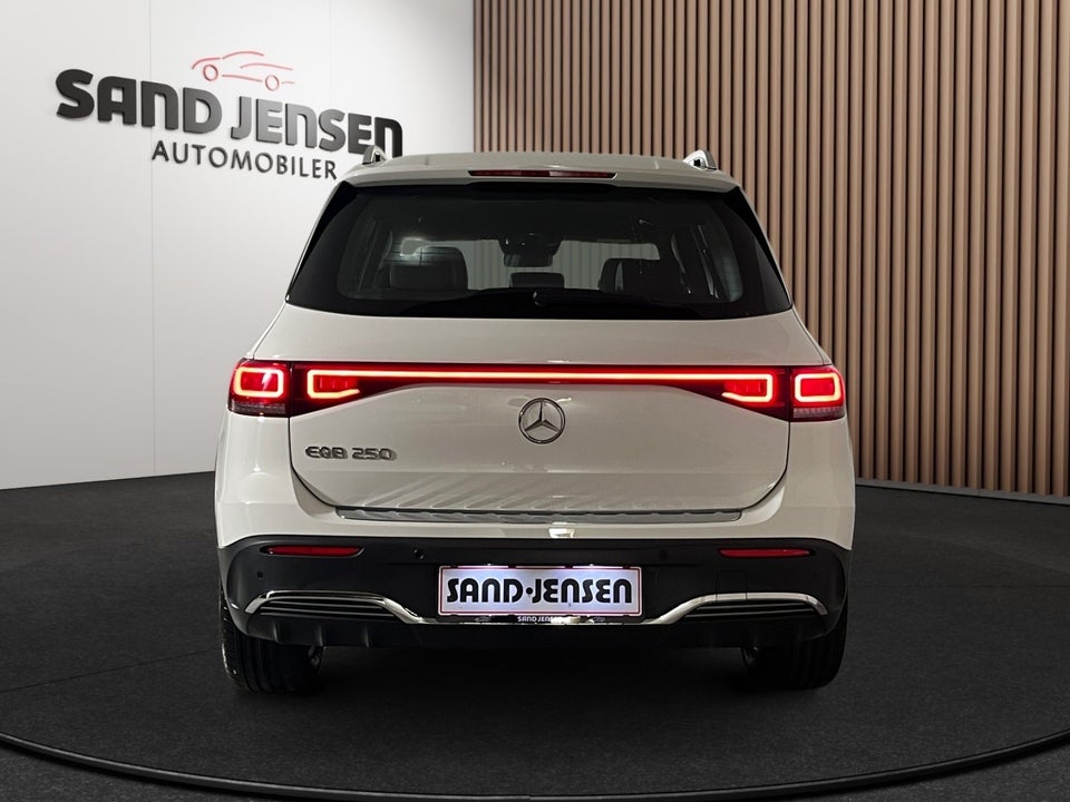 Mercedes EQB250 AMG Line 5d