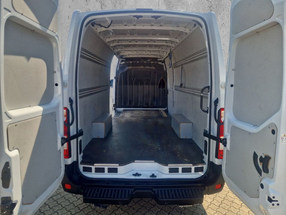 Renault Master IV T35 2,3 dCi 145 L4H2 Kassevogn RWD