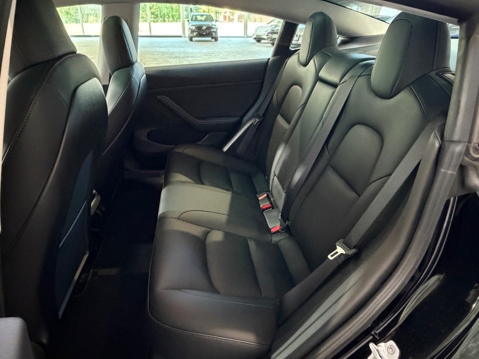 Tesla Model 3 RWD 4d