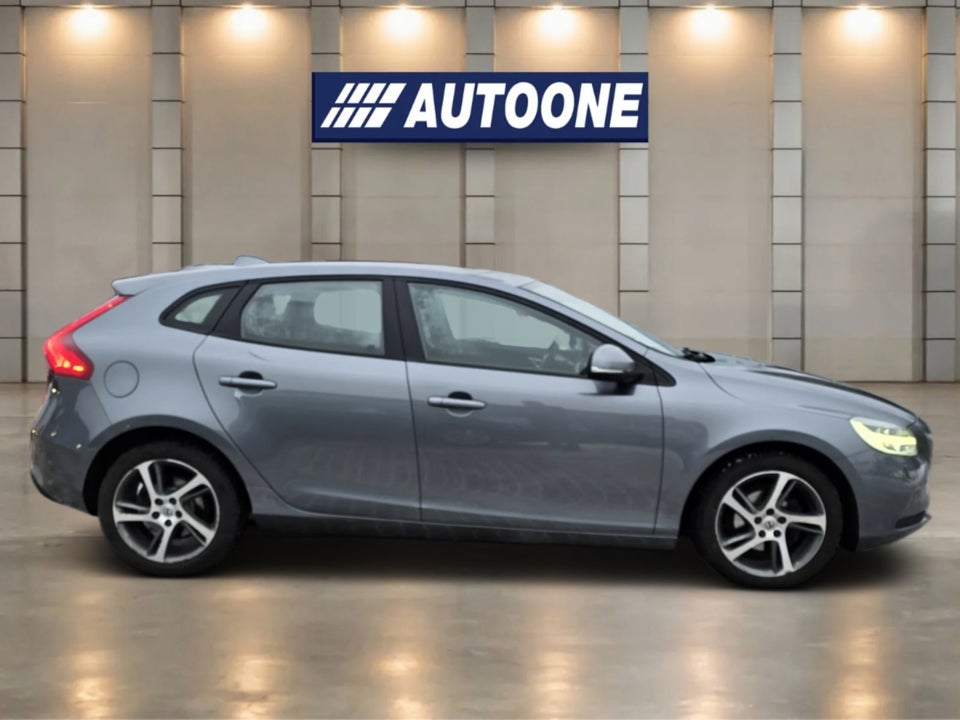 Volvo V40 2,0 D2 120 Momentum 5d