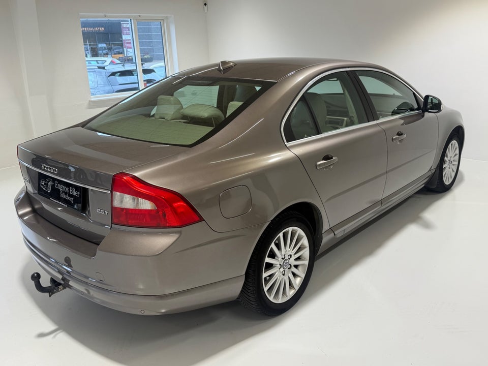 Volvo S80 2,5 T Momentum aut. 4d