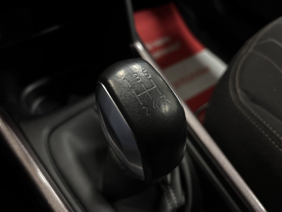 Peugeot 2008 1,2 VTi 82 Active 5d