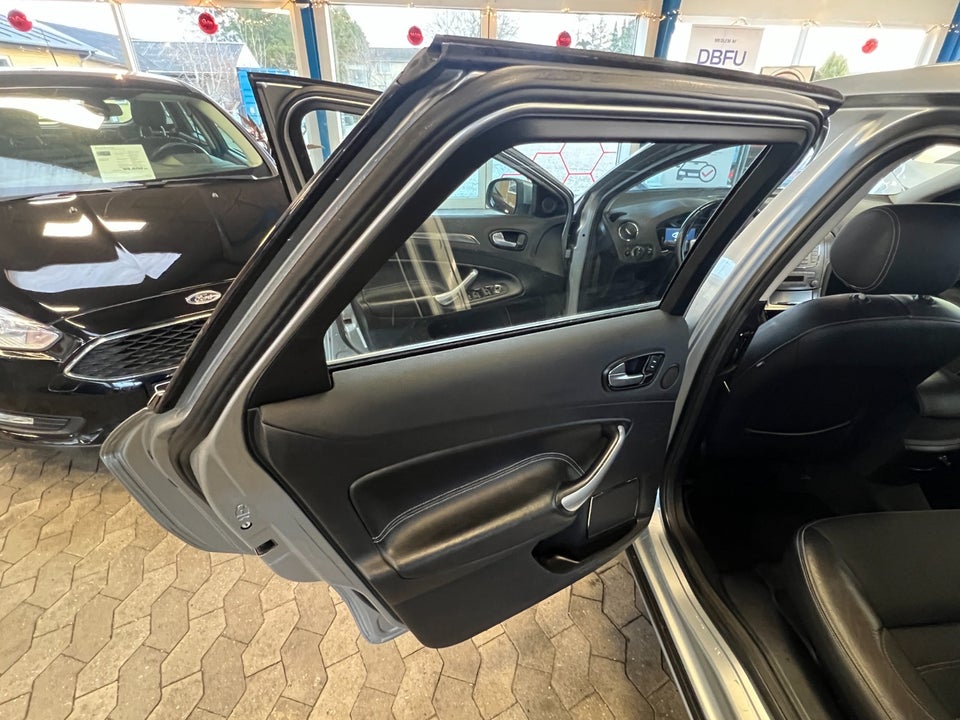 Ford Mondeo 2,5 20V Turbo Titanium stc. 5d