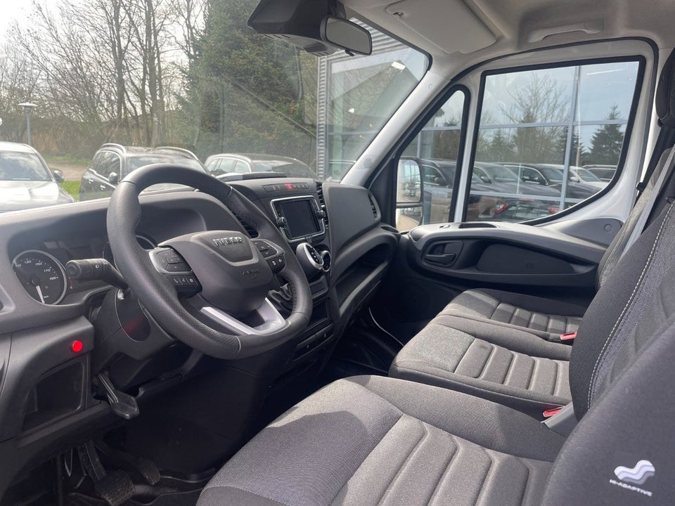 Iveco Daily 3,0 35S18 4100mm Box m/lift AG8