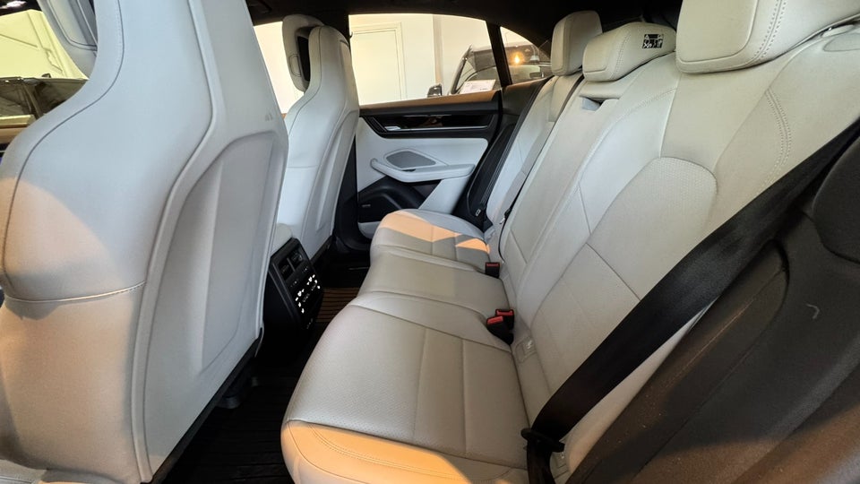 Porsche Macan 4 5d