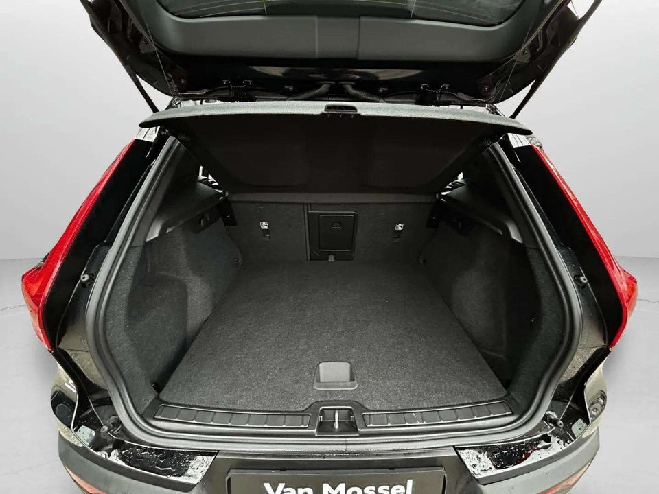 Volvo XC40 P6 ReCharge Core 5d