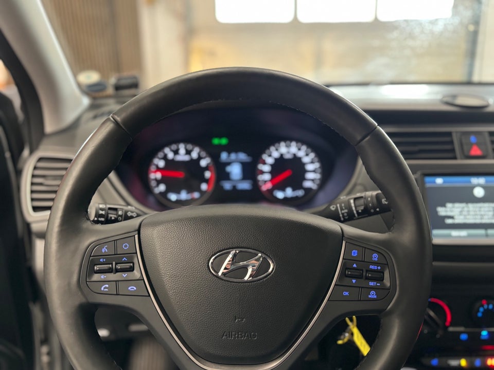Hyundai i20 1,0 T-GDi Essential DCT 5d