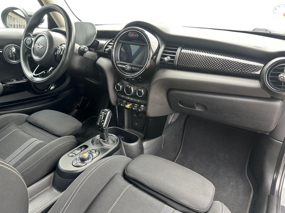 MINI Cooper SE Essential 3d