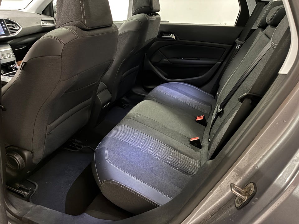 Peugeot 308 1,2 PureTech 130 Allure SW EAT8 5d