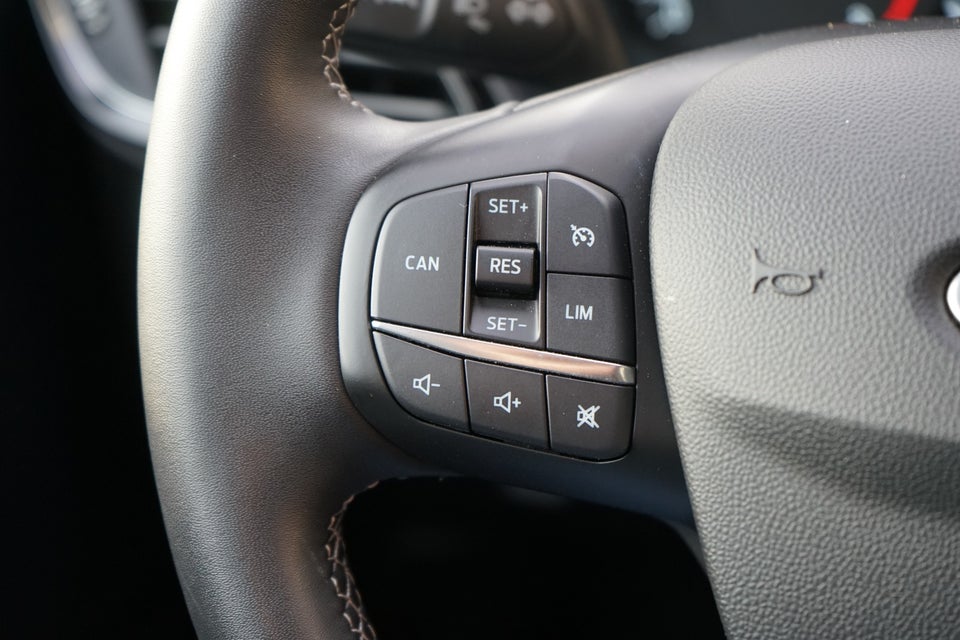 Ford Fiesta 1,0 EcoBoost mHEV Titanium Van 5d