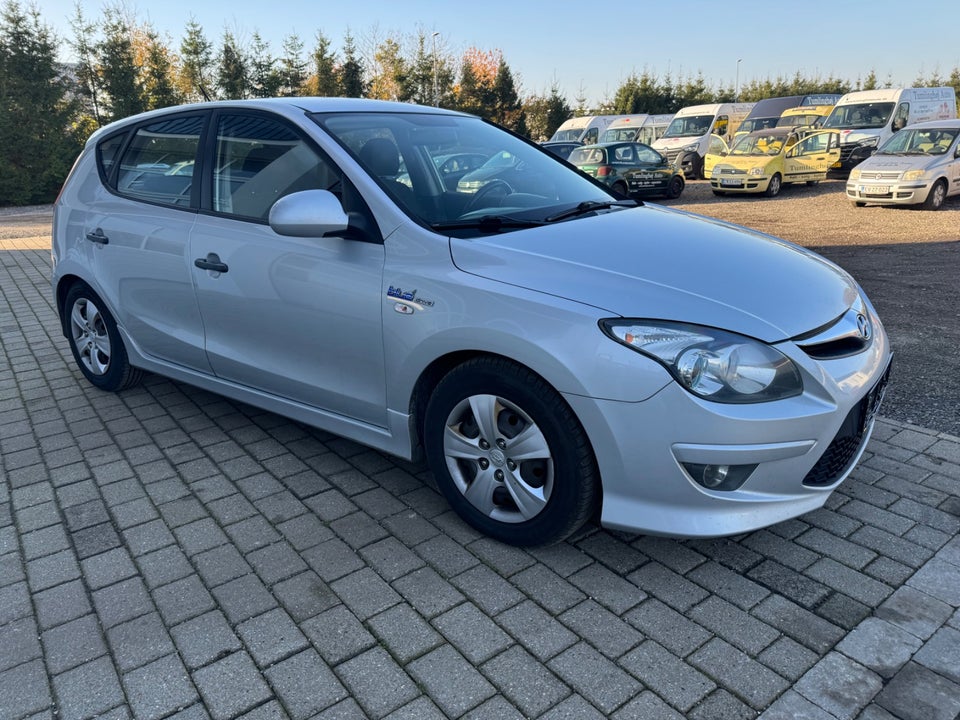 Hyundai i30 1,6 CRDi 90 Classic Sense+ Eco 5d