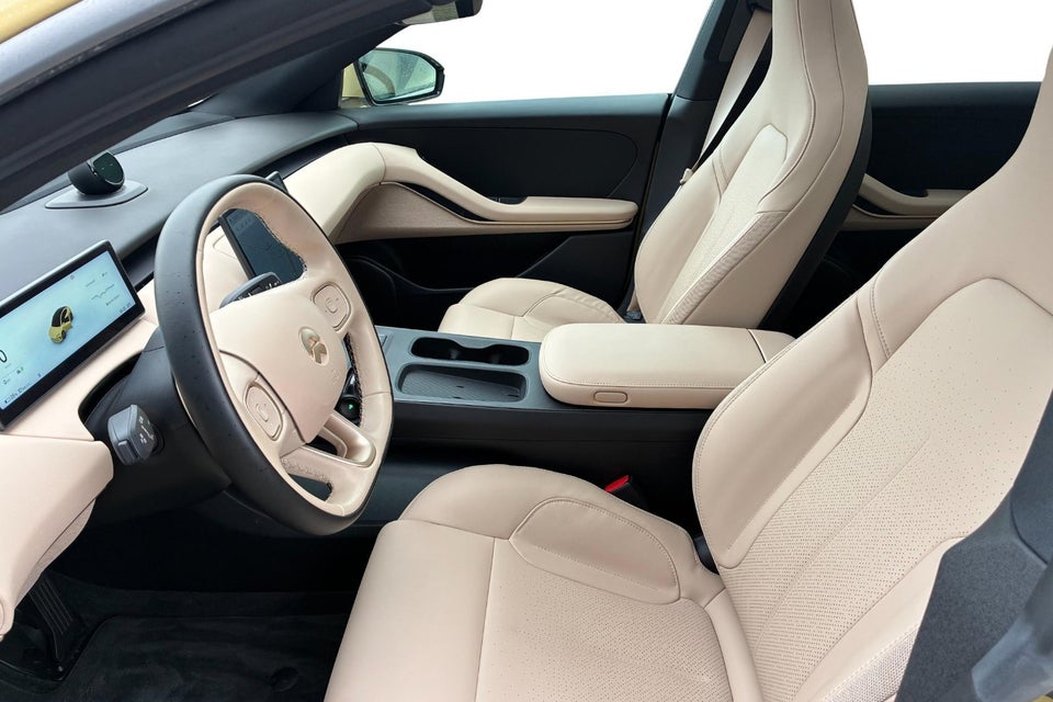 NIO ET5 75 Standard Range 4d