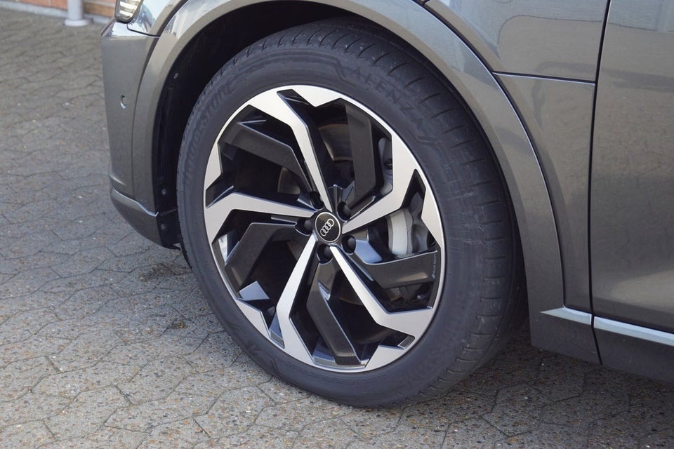 Audi Q8 e-tron 55 S-line quattro 5d