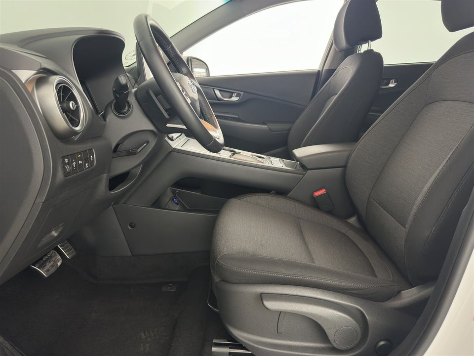 Hyundai Kona 64 EV Essential 5d