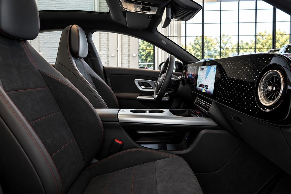 Mercedes CLA350 electric AMG Line 4Matic 4d