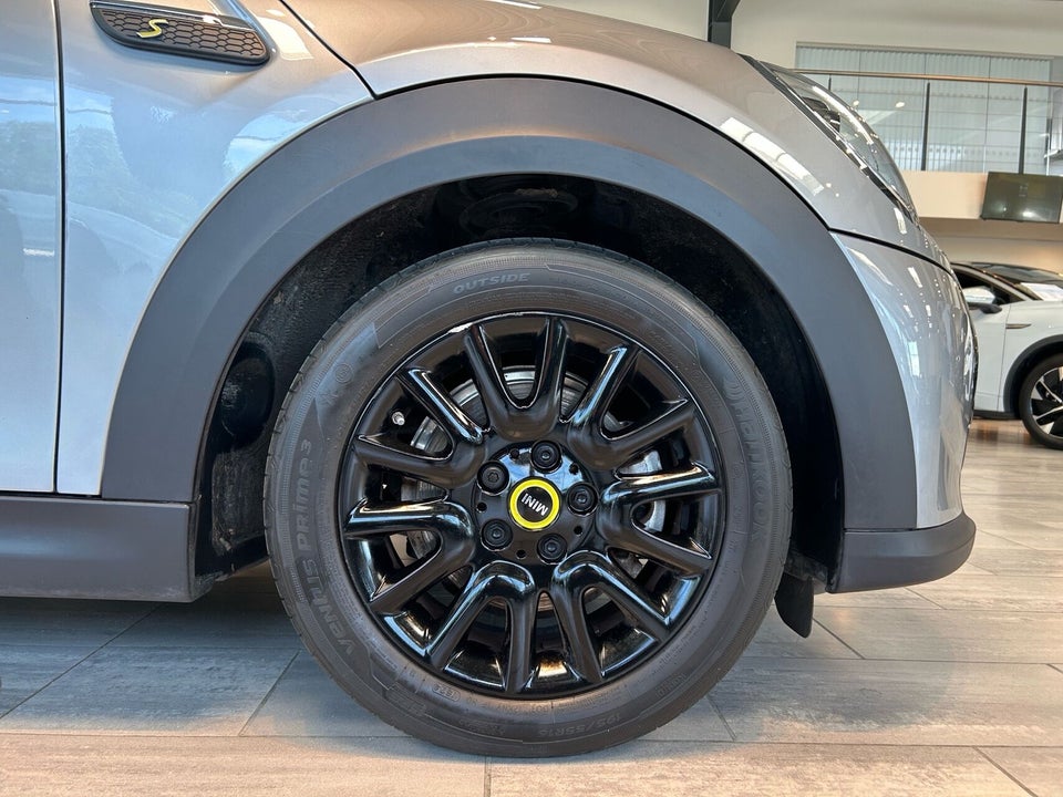 MINI Cooper SE Essential 3d