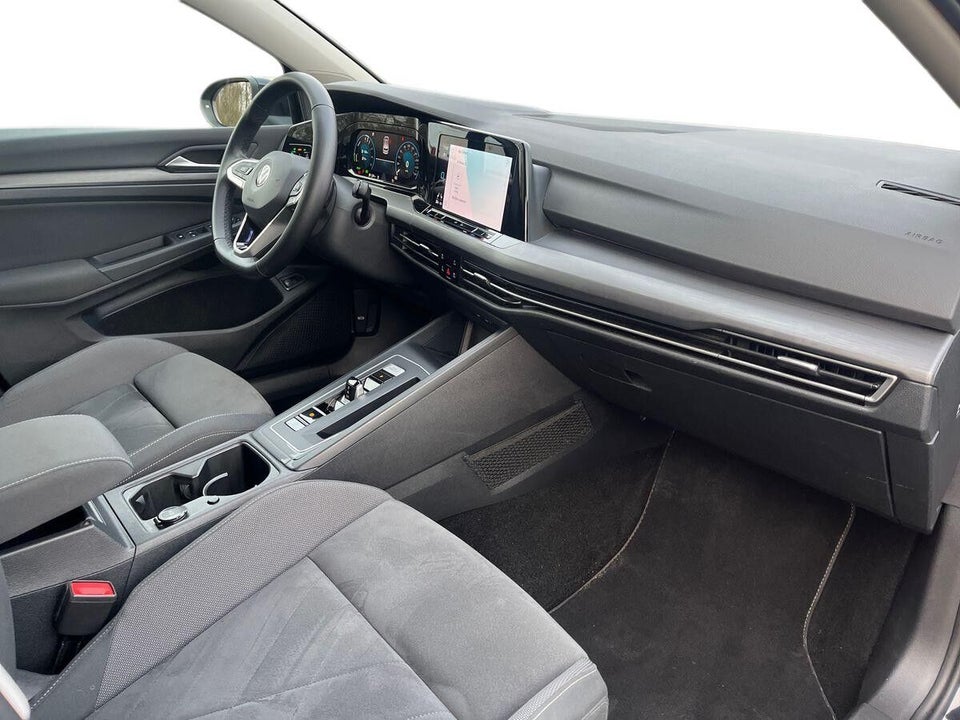 VW Golf VIII 1,4 eHybrid DSG 5d