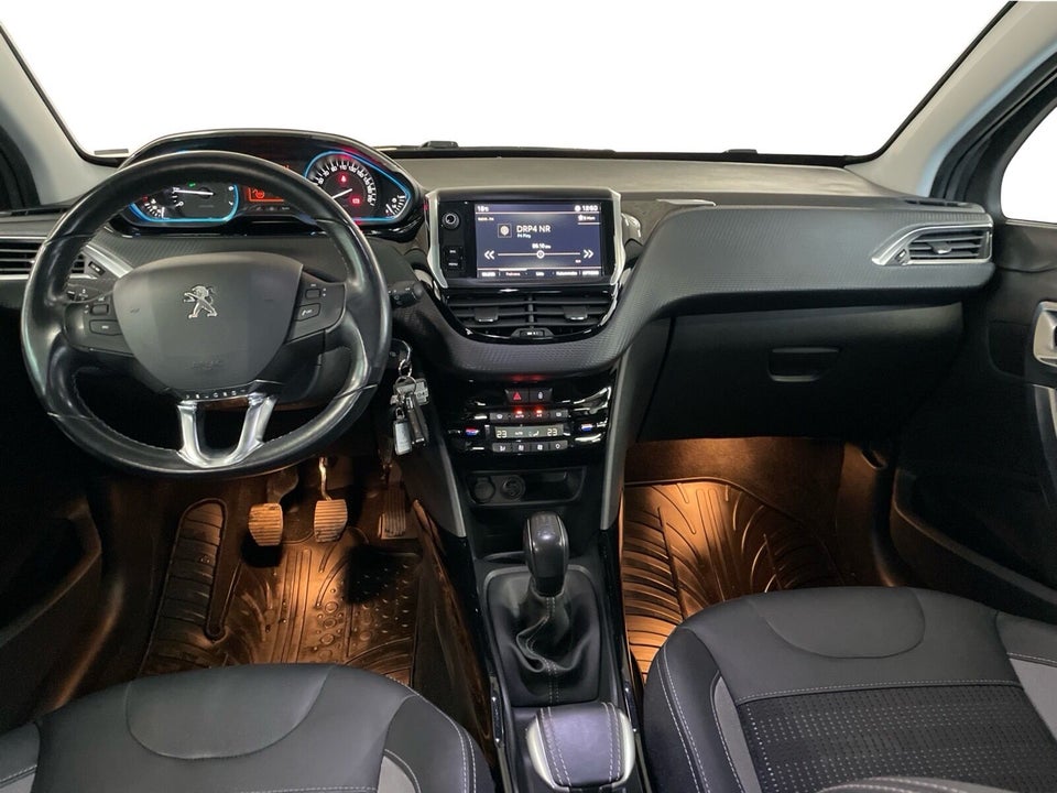 Peugeot 2008 1,2 e-THP 110 Selection Sky 5d