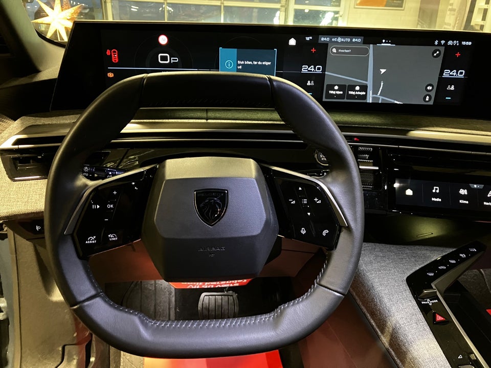 Peugeot e-5008 77 Allure 7prs 5d