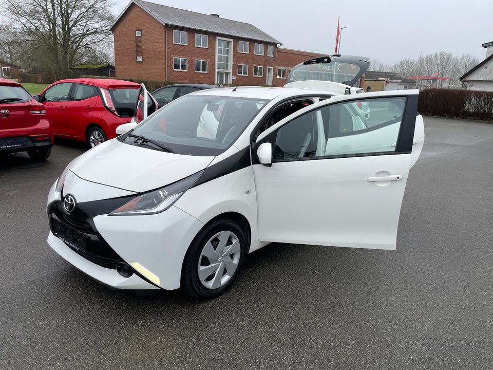 Toyota Aygo 1,0 VVT-i x-play 5d