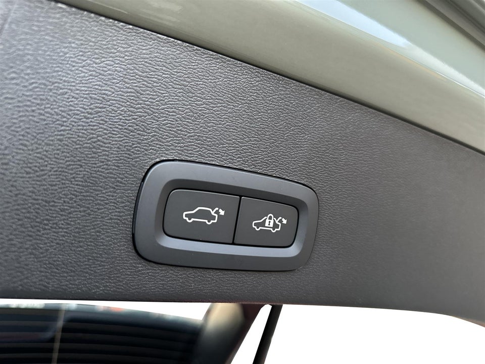 Volvo XC40 1,5 T4 ReCharge Plus Dark aut. 5d